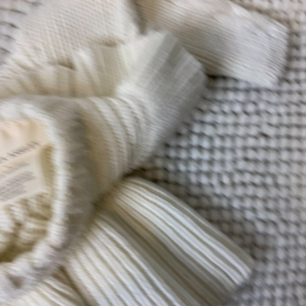 Laura Ashley Girls Sweater Off white long sleeve ruffled bottom size 0-3m - Picture 3 of 4